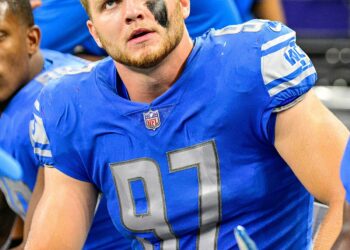 Breaking News: Lions’ DE, Aidan Hutchinson, Fined $20,000 for Roughing the Passer