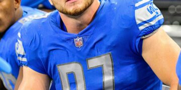 Breaking News: Lions’ DE, Aidan Hutchinson, Fined $20,000 for Roughing the Passer