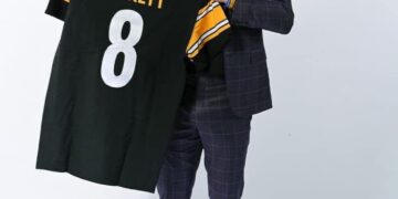 SHOCKING: Steelers’ QB, Kenny Pickett, Suddenly Retires at 25 Due to Hidden Health Concerns
