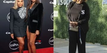 In photos: Venus Williams posts sweet photos from her trip to Disneyland with her mother Oracene and sister Serena Williams.