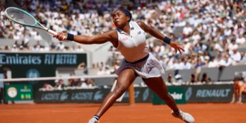 WATCH : Coco Gauff exhibits a breathtaking “sneak peek” of her rigorous preseason routine by switching from tennis to beach volleyball.