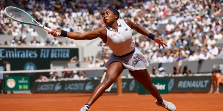 WATCH : Coco Gauff exhibits a breathtaking “sneak peek” of her rigorous preseason routine by switching from tennis to beach volleyball.