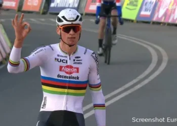 Hoe ziet Mathieu van der Poel’s 2025 eruit op de weg? Alpecin begint hints te geven