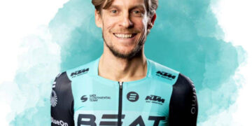 Van Aert heeft de laatste jaren klappen gehad, “maar rent niet langer weg voor zijn eigen schaduw”, zegt wieleranalist