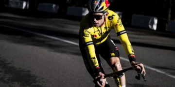Na een wielerjaar vol tegenslagen wil Van Aert in 2025 schitteren door het ondenkbare te doen