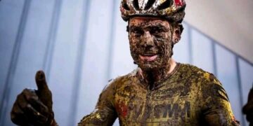 Wout van Aert deelt positief nieuws na overwinning in de wereldbeker in Dendermonde