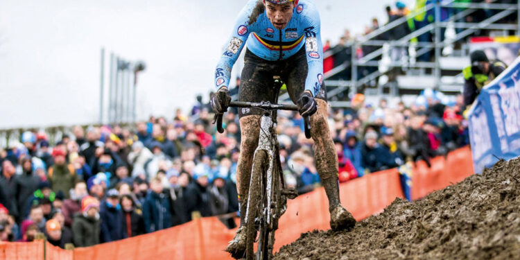 Wout van Aert: de comebackkid die het wielrennen opnieuw definieerde