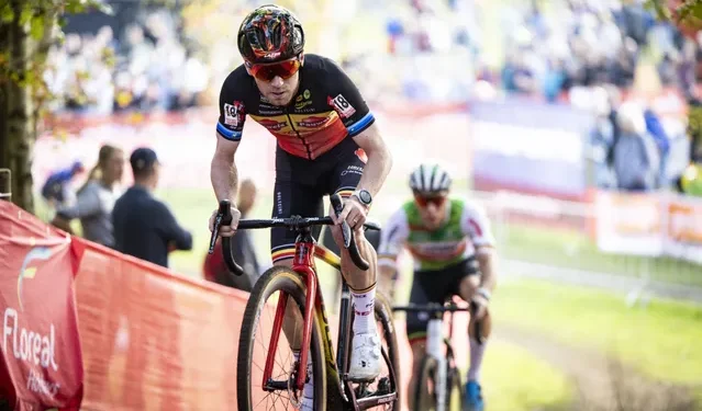 “Ik denk dat ik iets beter was op de technische secties”, maar Eli Iserbyt geeft nederlaag toe aan Wout van Aert bij Gullegem Cross