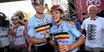 Dankzij Remco’s aanwezigheid kan Wout Van Aert vanuit een verdedigende positie koersen