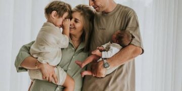 Sarah De Bie: “Wout Van Aert wordt om 6 uur ‘s ochtends wakker. Hij staat op en doet wat oefeningen. Hij drinkt veel water omdat….”