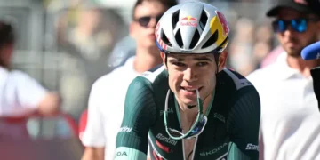 Wout van Aert blikt terug op blessures in 2024: “Het is moeilijk om te zien dat je voor je plezier fietst”