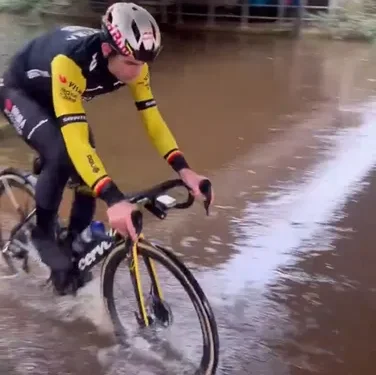 Wout van Aert tilt off-road training naar een hoger niveau