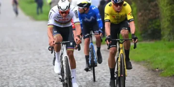 Van Aert en Van der Poel plannen alternatieve routes naar kasseienklassiekers na WK veldrijden