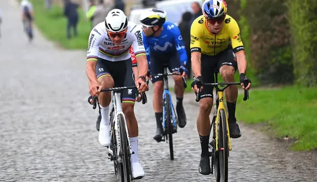 Van Aert en Van der Poel plannen alternatieve routes naar kasseienklassiekers na WK veldrijden