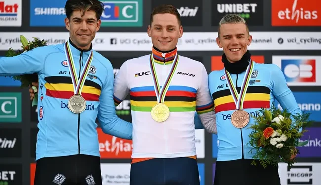 ‘Een droom’ – Thibau Nys herstelt van ziekte met derde plaats op WK veldrijden achter Van der Poel en Van Aert