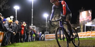 “Soms sliep ik op vier verschillende plekken in één week” – Thibau Nys vertelt openhartig over de scheiding van zijn ouders