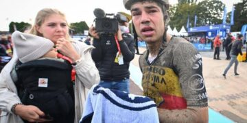 Sarah De Bie slaat terug naar online trollen na het verdedigen van Wout van Aerts racebeslissingen meer details binnenin