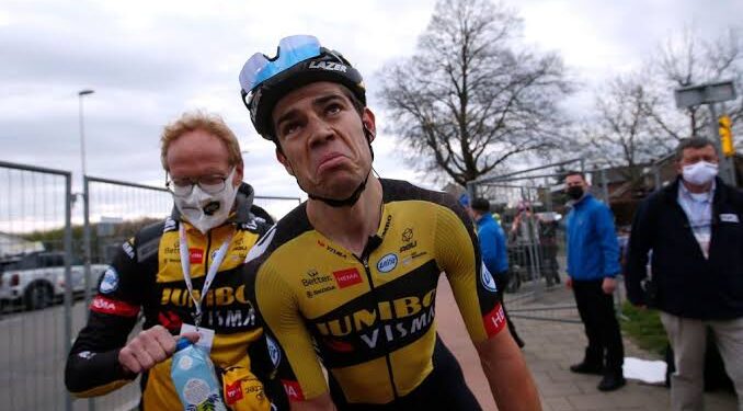 “Gisteravond was een van de beste voor mij” – Wout van Aert reageert gekscherend op plagerijen van teamgenoten na bezoek van vrouw