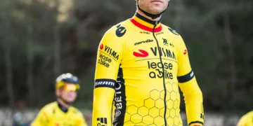 Wout van Aert richt zich op seizoen 2025 en ontkent ‘verzonnen’ beweringen meer in het onderstaande commentaar