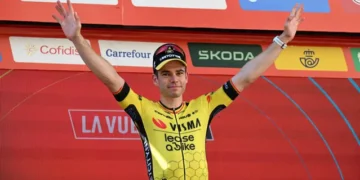 Wout Van Aert eert Eddy Merckx met een oprecht gebaar om zijn nalatenschap te vieren