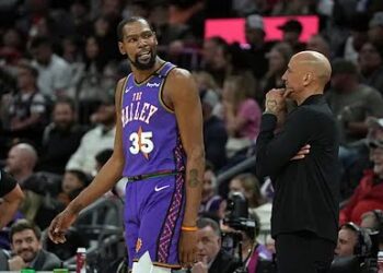 Kevin Durant’s reaction after chat with LeBron James sparks rumors he will join the Lakers next year