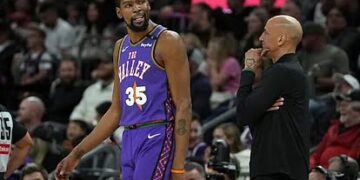 Kevin Durant’s reaction after chat with LeBron James sparks rumors he will join the Lakers next year