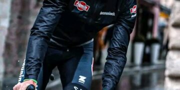 Mathieu van der Poel onthult frisse look met nieuwe fiets, helm en outfit.Meer details hieronder ⬇️