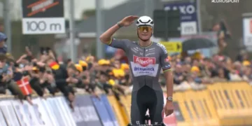 Wielerlegende De Vlaeminck houdt kritiek niet tegen: van “Van der Poel zat 250 kilometer in de wielen” tot “Vroeger reden we ook alle wedstrijden”