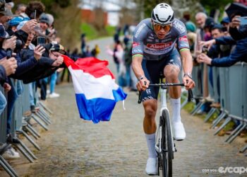 Belgische politie laat toeschouwer vrij die op Mathieu van der Poel spuugde tijdens E3