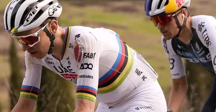 Tadej Pogačar devient le premier double champion des Strade Bianche ! plus de détails ci-dessous