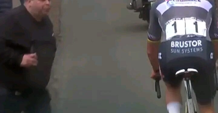Breaking: Mathieu van der Poel vraagt ​​om vrijlating van man (naam niet vermeld) die op hem spuugde tijdens E3 Saxo Classic na te hebben gesmeekt om genade