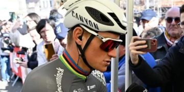Mathieu van der Poel hint op verrassende strategie voor Tirreno-Adriatico: “Weet nog niet of ik het ga doen”