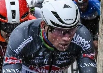 Mathieu van der Poel slaat alarm: Slecht weer bedreigt gezondheid en voorbereiding op klassiekers
