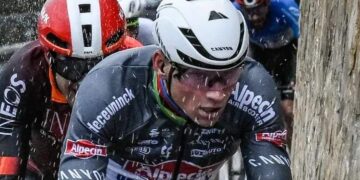 Mathieu van der Poel slaat alarm: Slecht weer bedreigt gezondheid en voorbereiding op klassiekers
