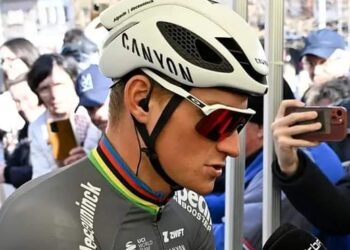 Nederlandse Legende Prijst Van der Poel met Sneer naar Van Aert