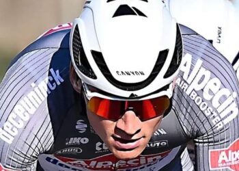 Zien: commentatoren gaan helemaal uit hun plaat door Mathieu van der Poel!