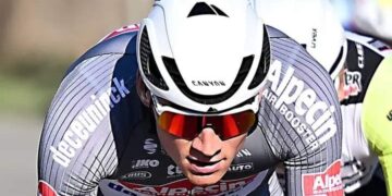 Zien: commentatoren gaan helemaal uit hun plaat door Mathieu van der Poel!