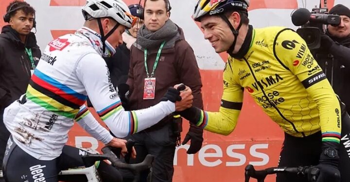 Van der Poel die Sanremo wint “op de meest vlammende, iconische manier mogelijk” is slecht nieuws voor Wout van Aert, volgens Jan Bakelants.Meer details hieronder..⬇️