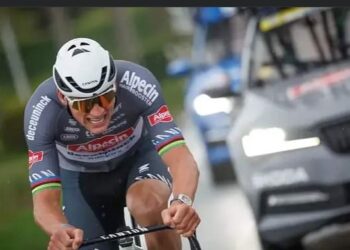 Van der Poel triomfeert opnieuw in E3 Saxo Classic, Van Aert stelt teleur