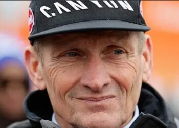 Knap! Adrie van der Poel steekt Van Aert hart onder de riem