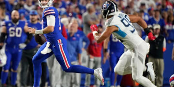 New York Jets have bolstered their defensive line by signing edge rusher Rashad Weaver to a one-year contract..