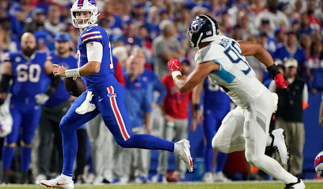 New York Jets have bolstered their defensive line by signing edge rusher Rashad Weaver to a one-year contract..