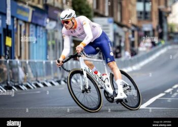 Mathieu van der Poel kampt met blijvende gevolgen van blessures uit 2024, onthult zwakte in rechterbeen