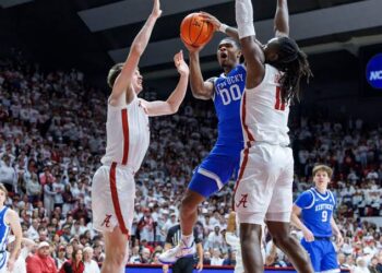 Oklahoma’s Controversial Loss to Kentucky Sparks Referee Investigation and Fan Outrage