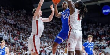 Oklahoma’s Controversial Loss to Kentucky Sparks Referee Investigation and Fan Outrage