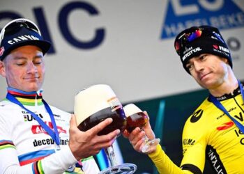 Schokkende Alliantie? Geheime Zakendeal Van Aert en Van der Poel Schokt Wielerwereld!