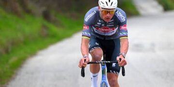 Mathieu van der Poel krijgt lichte blessure vlak voor Milano-Sanremo
