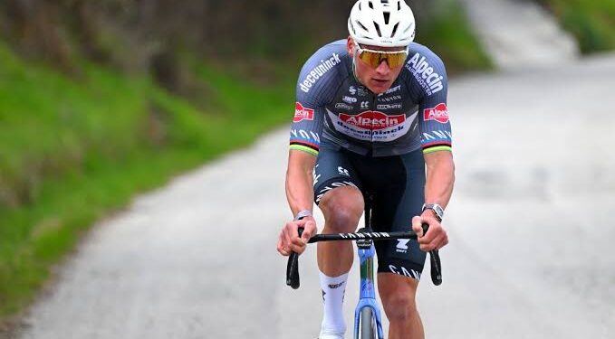 Mathieu van der Poel krijgt lichte blessure vlak voor Milano-Sanremo