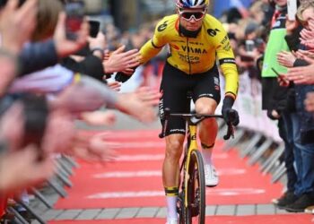 Wout van Aert onthult zijn geheim voor succes in Milaan-San Remo: “Ik dronk een Monster tijdens de race”