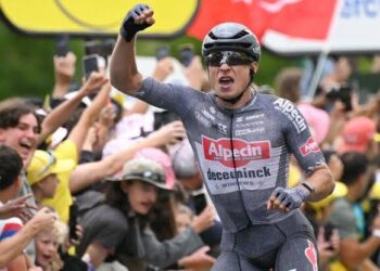 Mathieu van der Poel wijst dopinggeruchten van de hand na overwinning in Milaan-San Remo